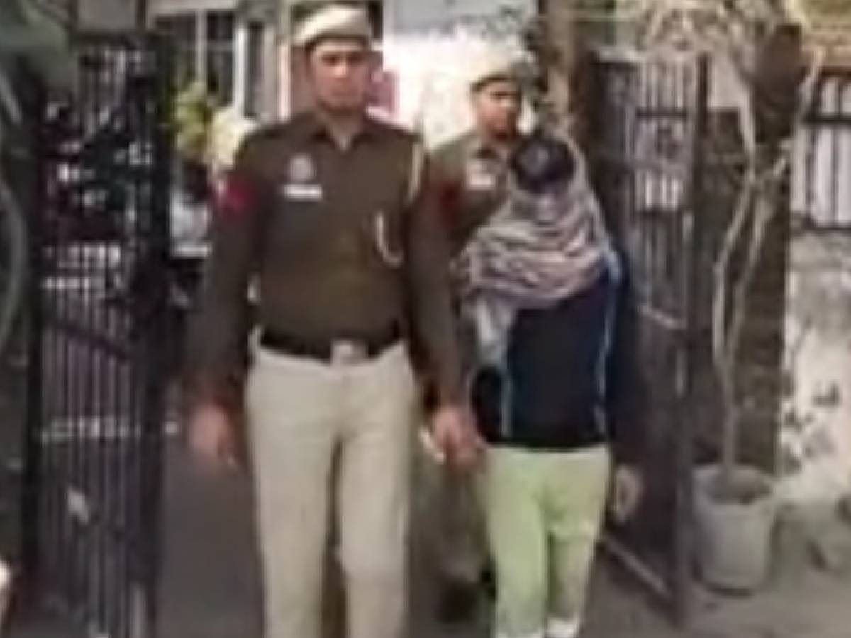 Delhi News: आपराधिक मामलों में शामिल दो आरोपियों को पुलिस ने किया गिरफ्तार 