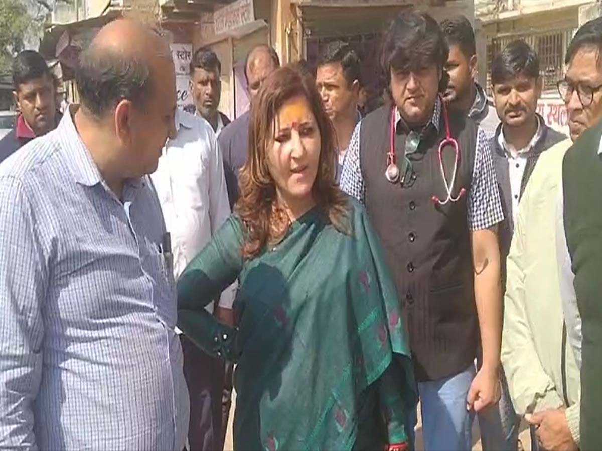 Deeg News: डीएम श्रुति भारद्वाज ने संभाला पदभार, जिला अस्पताल में लगाई क्लास, मचा हड़कंप