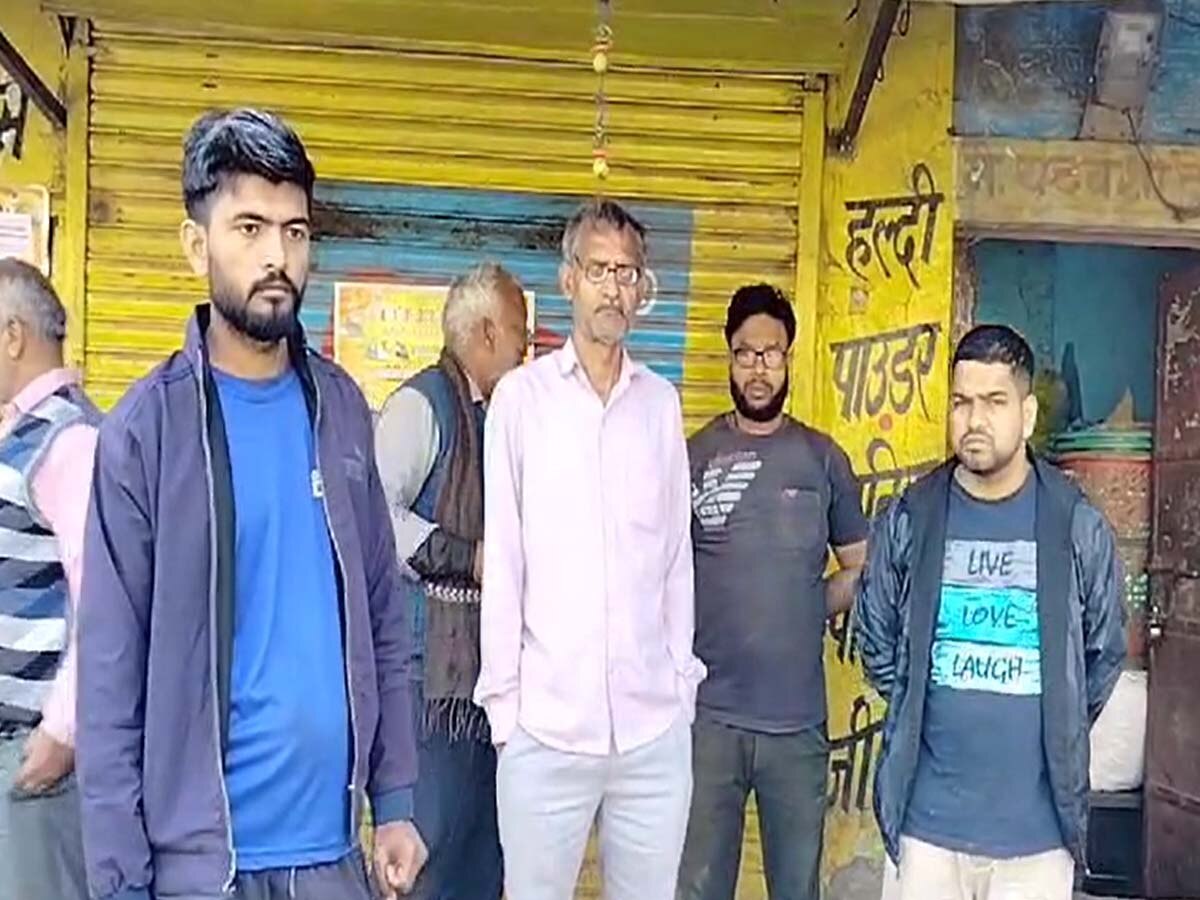 Dholpur News: बसेड़ी कस्बे में चोरों ने परचून के गोदाम को बनाया निशाना, ताले तोड़कर चुरा ले गए लाखों के सामान