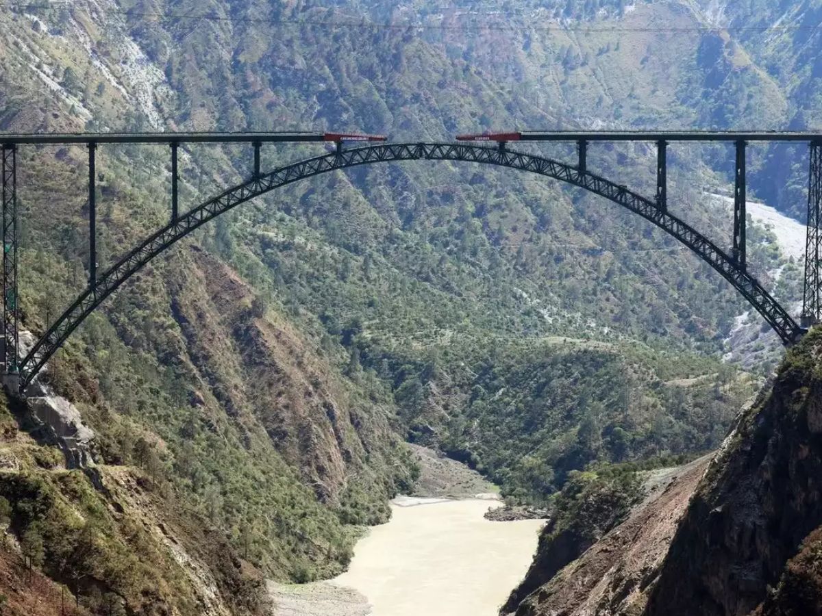 Chenab Rail Bridge : PM मोदी आज करेंगे दुनिया के सबसे लंबे रेलवे पुल का उद्घाटन, जानें चिनाब रेल ब्रिज की 4 बड़ी खासियतें