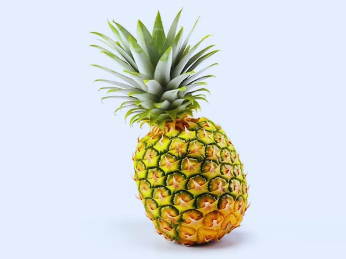 Benefits of Pineapple: जानें किन लोगों को अनानास से बना लेनी चाहिए दूरी?