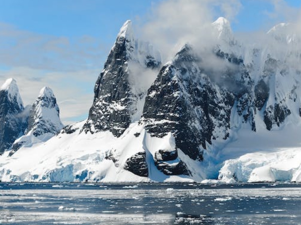 दुनिया की जासूसी के लिए चीन ने बनाया है अंटार्कटिका पर बेस, रहते हैं 80 लोग 