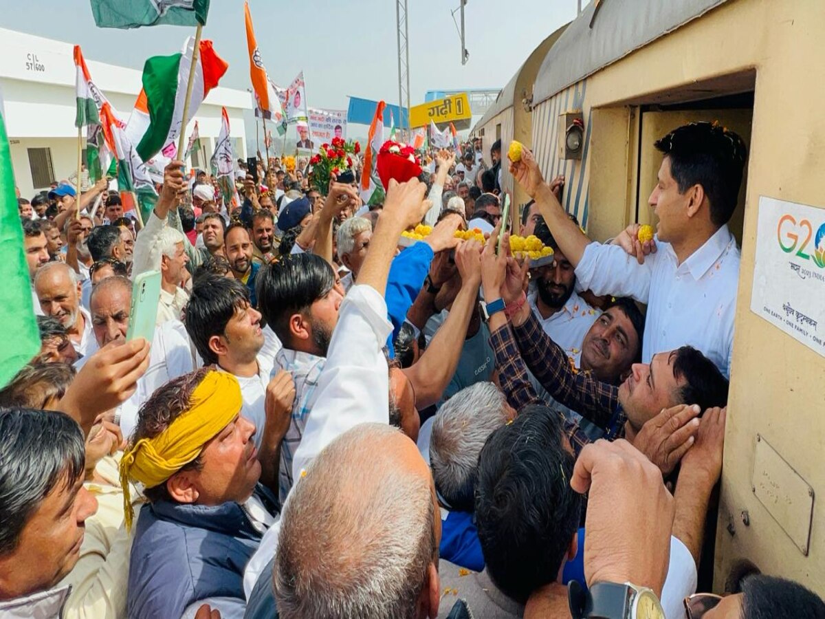 Hansi News: दीपेंद्र हुड्डा ने की हांसी से रोहतक तक ट्रेन की सफर, बोले- राजनीति तोड़ती है विकास जोड़ता है