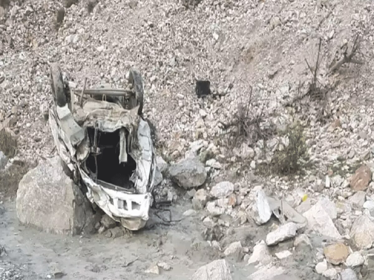 उत्तराखंड के टिहरी जिले में बड़ा हादसा, 250 मीटर खाई में गिरी कार; 6 लोगों की मौत 