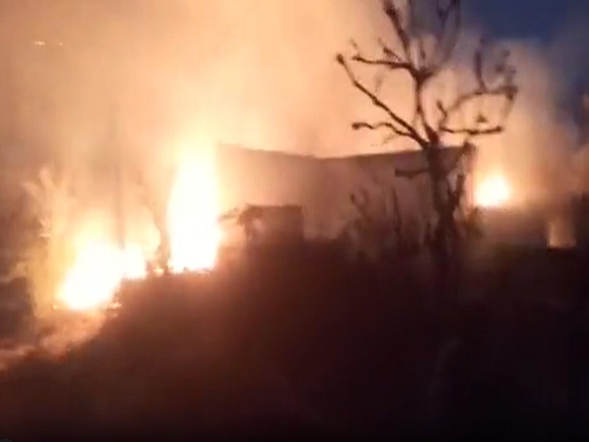 Didwana News: खेत में बने दो घरों में लगी भीषण आग, लाखों का सामान जलकर खाक 