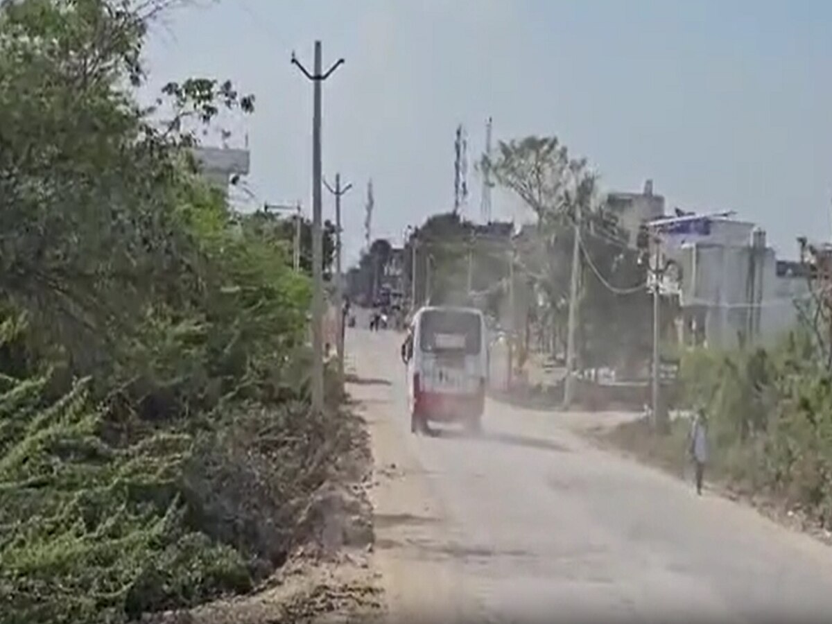 Bhilwara News: करोड़ों की लागत से बनी सड़क गड्ढों में हुई तब्दील, घटिया सामग्री का प्रयोग 