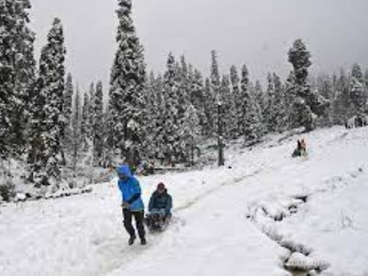 Jammu Kashmir Snowfall: कश्मीर की पहाड़ियों में हो रही बर्फबारी, हिमस्खलन को लेकर चेतावनी जारी!