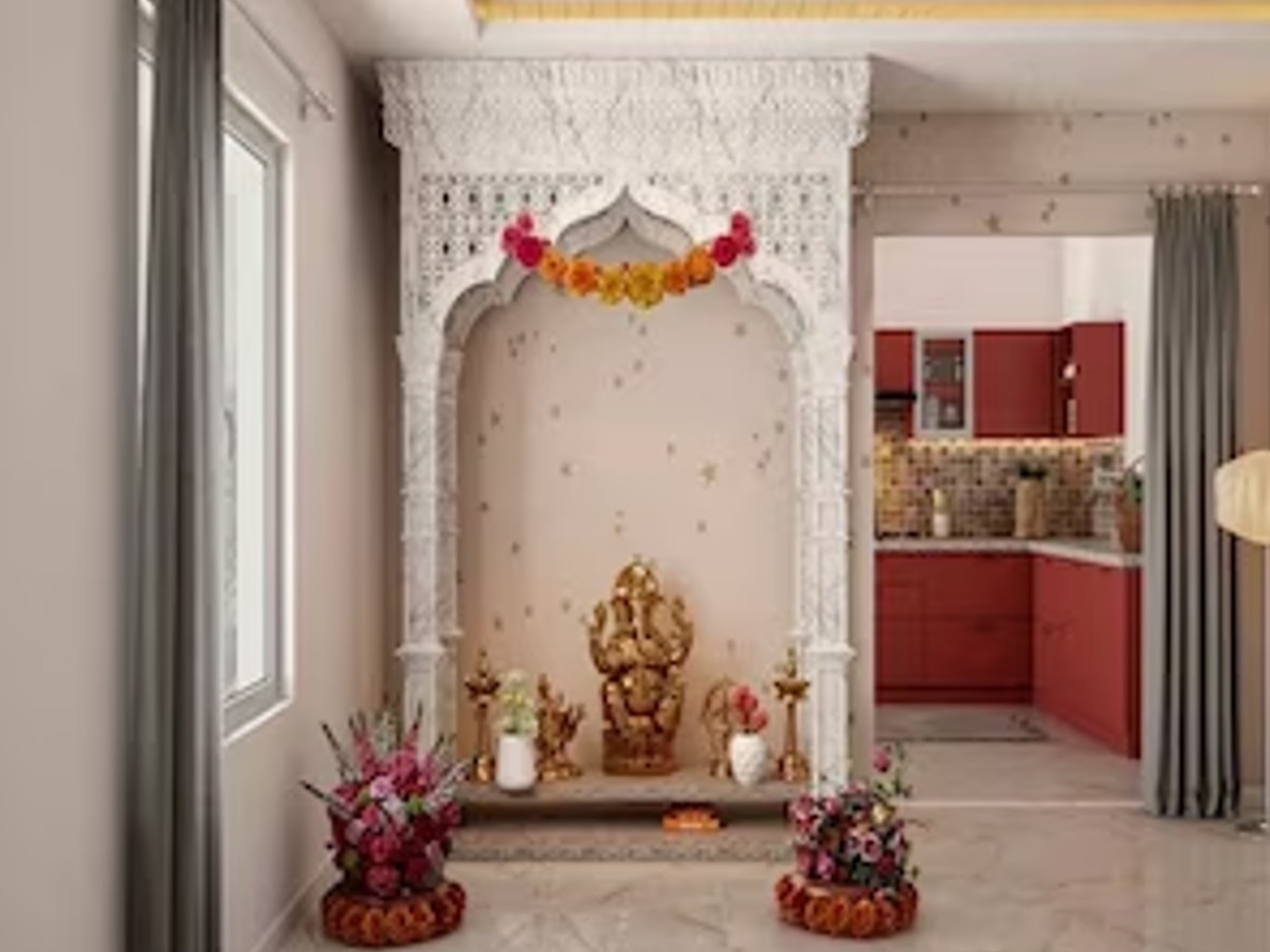 Mandir Vastu Tips: घर के मंदिर को लेकर इन बातों का रखें खास ध्यान, लापरवाही करने पर हो जाएंगे परेशान