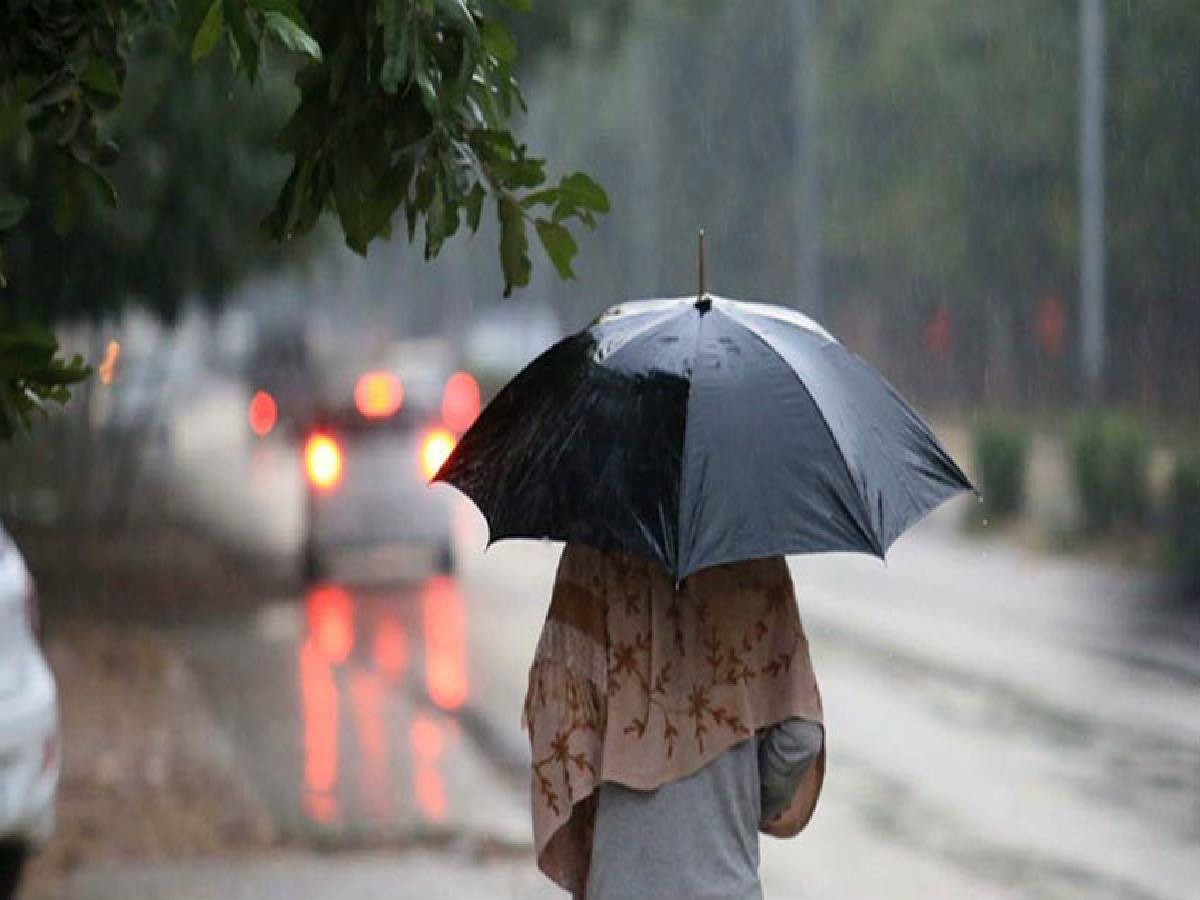 Weather Update: UP सहित इन राज्यों में झमाझम बारिश के आसार, जानें Delhi में कैसा रहेगा मौसम