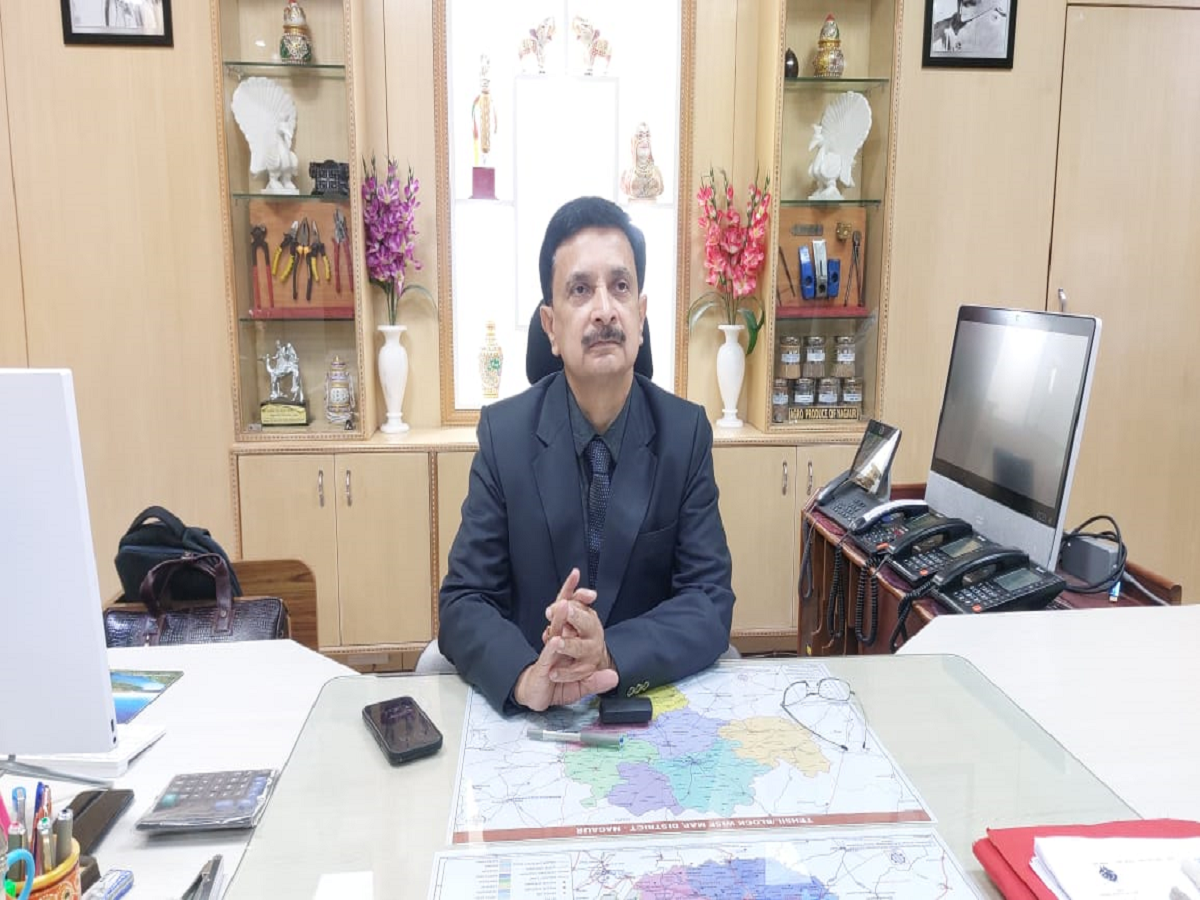 Nagaur News: नवनियुक्त जिला कलेक्टर पुरोहित ने संभाला पदभार, कलेक्ट्रेट परिसर स्थित कार्यालयों का किया निरीक्षण Nagaur News: नवनियुक्त जिला कलेक्टर पुरोहित ने संभाला पदभार, कलेक्ट्रेट परिसर स्थित कार्यालयों का किया निरीक्षण