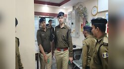 मुजफ्फरपुर में दिनदहाड़े पंजाब नेशनल बैंक में घुसे लुटेरे,गार्ड ने रोका तो मारी गोली