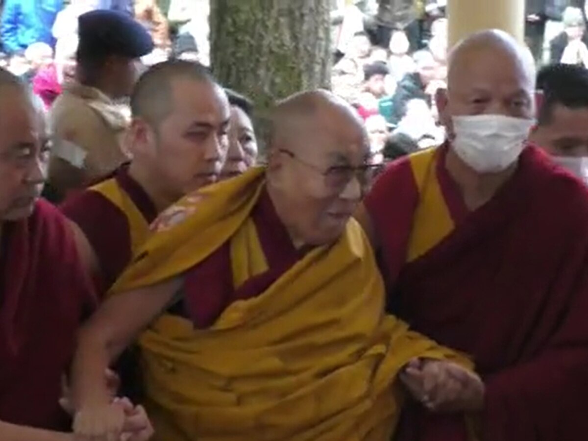 Dharamshala: धर्मशाला में निर्वासित तिब्बतियों ने किए धर्मगुरु दलाईलामा के दर्शन, कही ये बात 