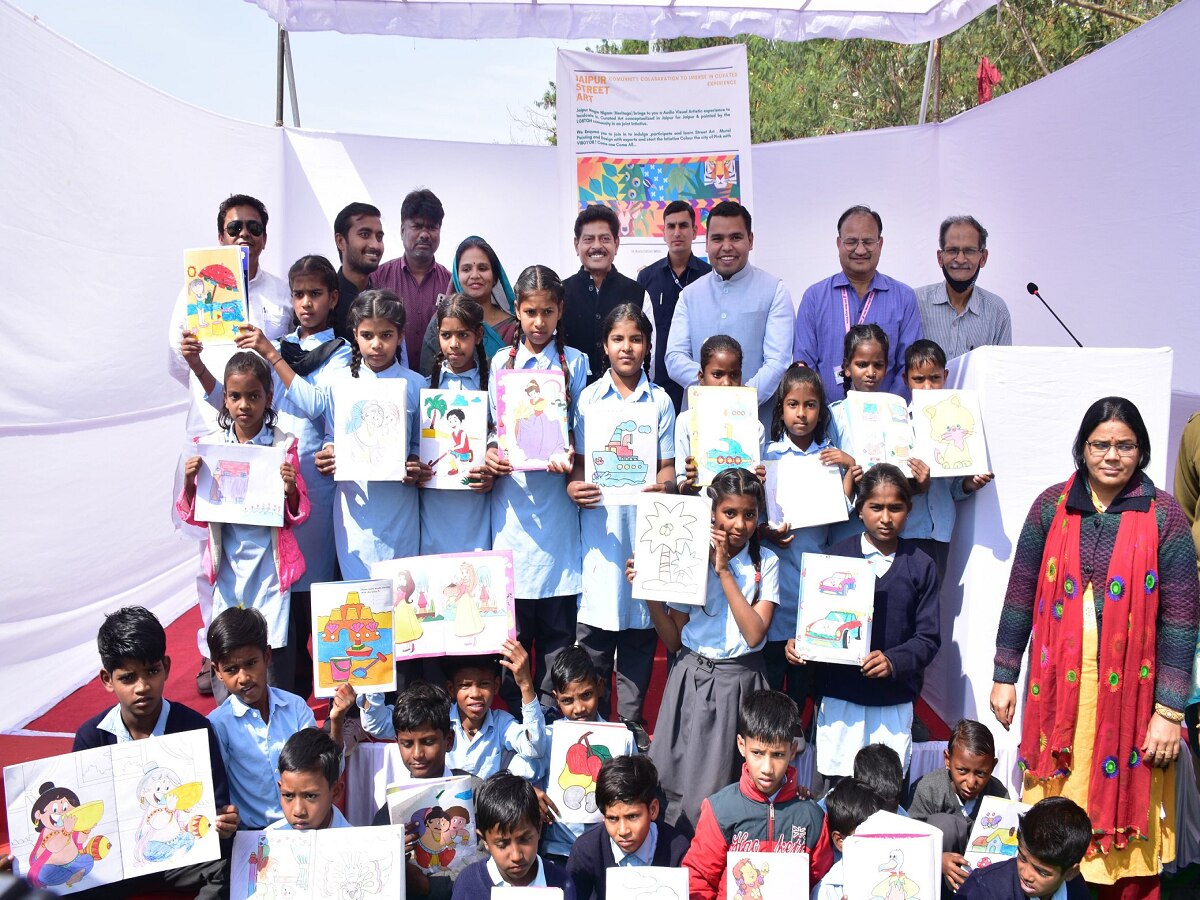 Jaipur News: नगर निगम की नई पहल, कलाकारों की कूंची से बिखरे रंग, दिया स्वच्छता का संदेश Jaipur News: नगर निगम की नई पहल, कलाकारों की कूंची से बिखरे रंग, दिया स्वच्छता का संदेश