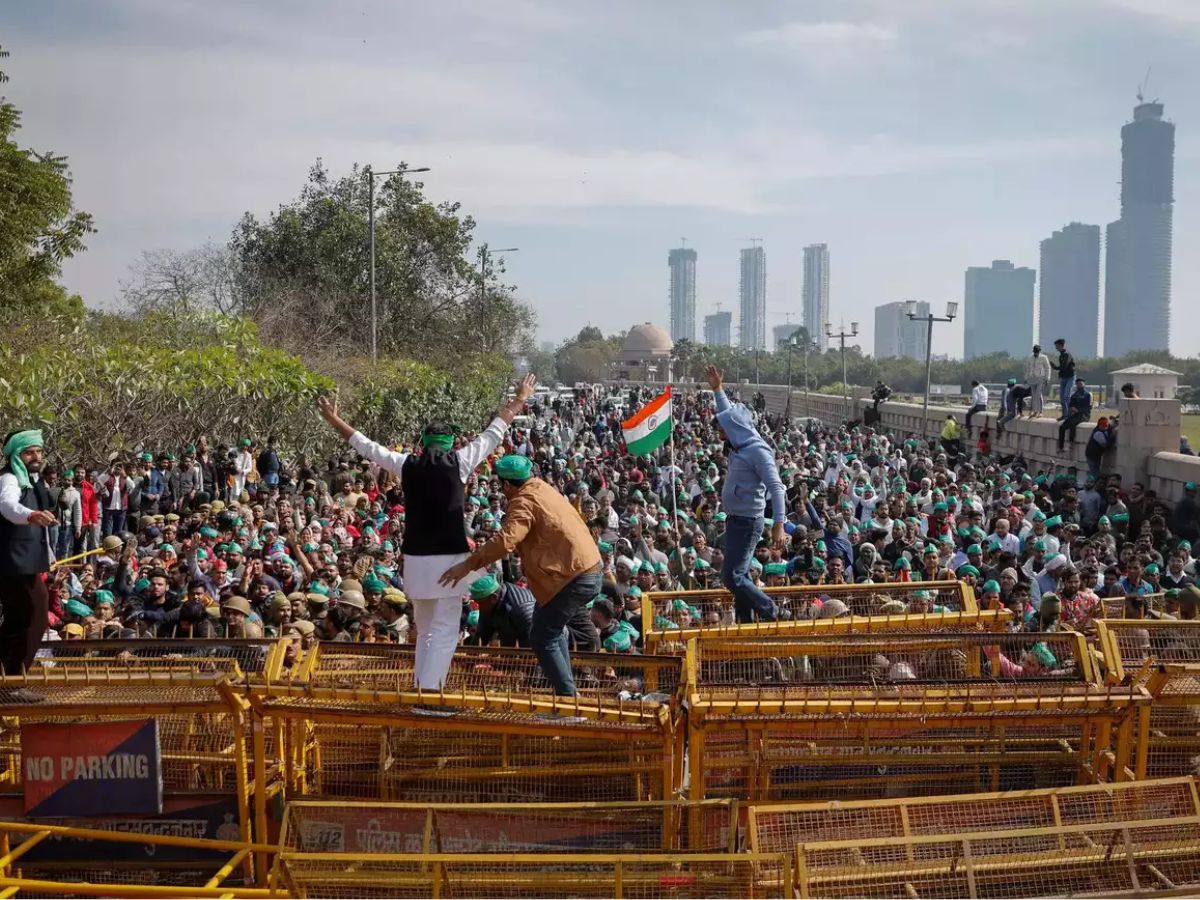 Delhi Chalo: ଚାଷୀ ଆନ୍ଦୋଳନରେ ବ୍ରେକ୍, ଖୋଲିଲା ଦିଲ୍ଲୀ- ହରିୟାଣା ବର୍ଡ଼ର Delhi Chalo: ଚାଷୀ ଆନ୍ଦୋଳନରେ ବ୍ରେକ୍, ଖୋଲିଲା ଦିଲ୍ଲୀ- ହରିୟାଣା ବର୍ଡ଼ର