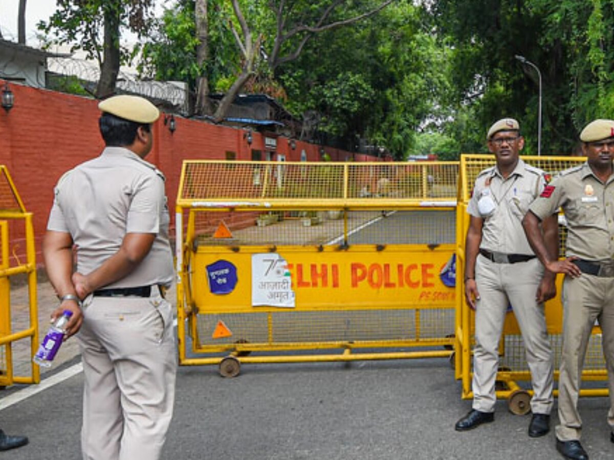 Delhi News: 22 साल से फरार SIMI संगठन का आतंकी दिल्ली से गिरफ्तार, 2002 में कोर्ट ने किया था भगोड़ा घोषित 