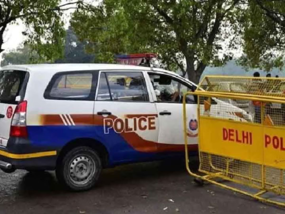 Crime News: ୨୨ ବର୍ଷ ଧରି ଫେରାର୍ ଥିବା ଆତଙ୍କବାଦୀଙ୍କୁ ଧରିଲା ଦିଲ୍ଲୀ ପୋଲିସ Crime News: ୨୨ ବର୍ଷ ଧରି ଫେରାର୍ ଥିବା ଆତଙ୍କବାଦୀଙ୍କୁ ଧରିଲା ଦିଲ୍ଲୀ ପୋଲିସ