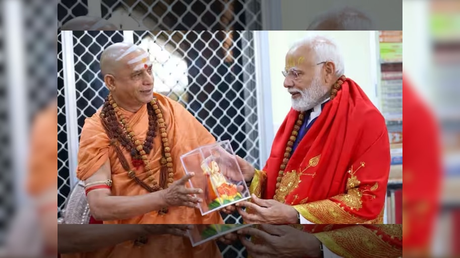 PM Modi in Gujarat: ଶଙ୍କରାଚାର୍ଯ୍ୟ ସ୍ୱାମୀ ସଦାନନ୍ଦ ସରସ୍ୱତୀଙ୍କଠାରୁ ଆଶୀର୍ବାଦ ନେଲେ ପ୍ରଧାନମନ୍ତ୍ରୀ
