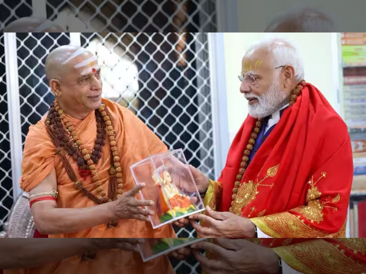PM Modi in Gujarat: ଶଙ୍କରାଚାର୍ଯ୍ୟ ସ୍ୱାମୀ ସଦାନନ୍ଦ ସରସ୍ୱତୀଙ୍କଠାରୁ ଆଶୀର୍ବାଦ ନେଲେ ପ୍ରଧାନମନ୍ତ୍ରୀ PM Modi in Gujarat: ଶଙ୍କରାଚାର୍ଯ୍ୟ ସ୍ୱାମୀ ସଦାନନ୍ଦ ସରସ୍ୱତୀଙ୍କଠାରୁ ଆଶୀର୍ବାଦ ନେଲେ ପ୍ରଧାନମନ୍ତ୍ରୀ