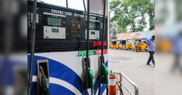 Petrol-Diesel Price: जल्दी से जान लें पेट्रोल-डीजल के दाम, तेल कंपनियों ने जारी कर दिए प्राइस