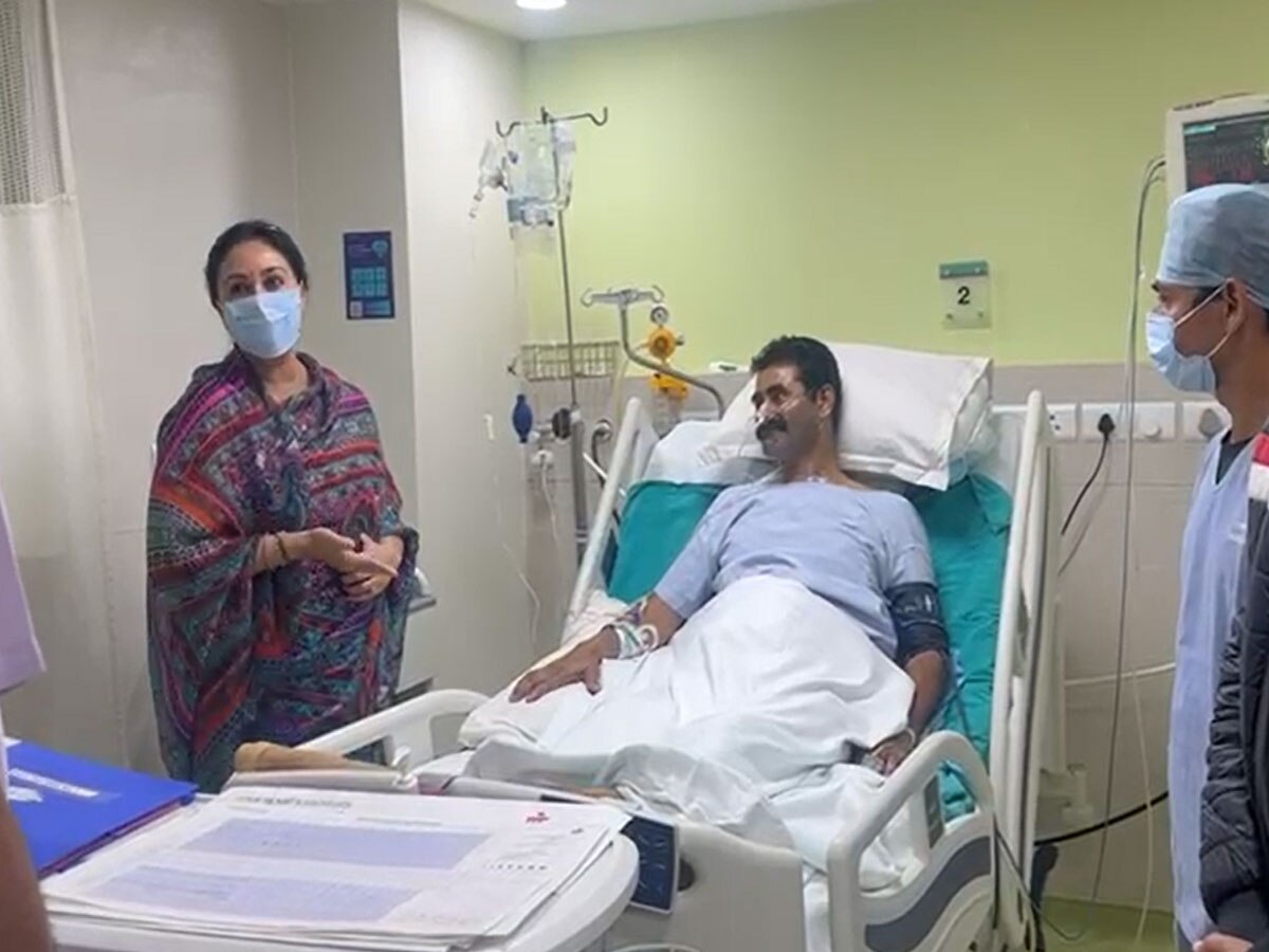 Jaipur News: बैंक डकैती प्रयास को विफल करने वाले कैशियर नरेंद्र से मिलने पहुंची दीया कुमारी, पूछा कुशलक्षेम Jaipur News: बैंक डकैती प्रयास को विफल करने वाले कैशियर नरेंद्र से मिलने पहुंची दीया कुमारी, पूछा कुशलक्षेम