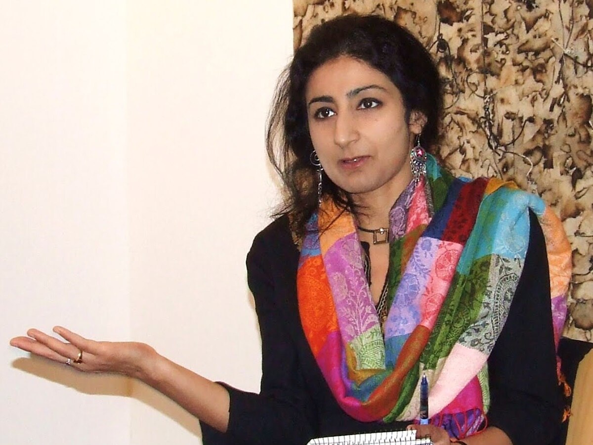 Nitasha Kaul: बेंगलुरु एयरपोर्ट पर उतरीं, फिर क्यों वापस लंदन लौटा दी गईं प्रोफेसर निताशा कौल?