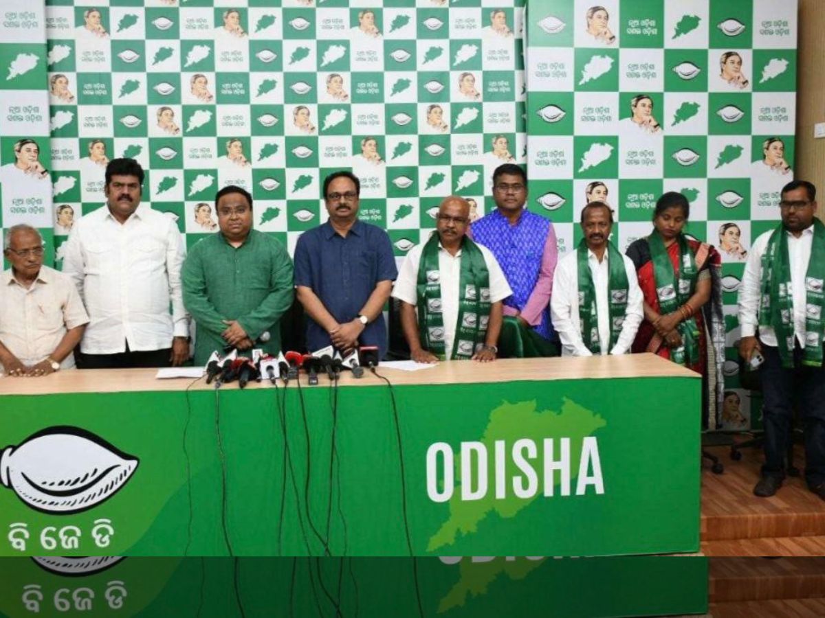 ବିଜେଡିରେ ଯୋଗଦେଲେ ବ୍ରହ୍ମପୁର ମହାନଗର ନିଗମର ୪ ବିଜେପି କର୍ପୋରେଟର ବିଜେଡିରେ ଯୋଗଦେଲେ ବ୍ରହ୍ମପୁର ମହାନଗର ନିଗମର ୪ ବିଜେପି କର୍ପୋରେଟର
