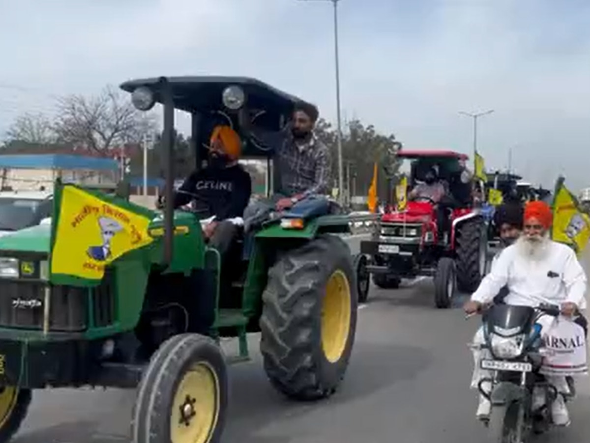 Farmers Protest: करनाल से दिल्ली तक किसानों ने निकाला ट्रैक्टर मार्च, 3KM हाईवे पर लगी लाइन