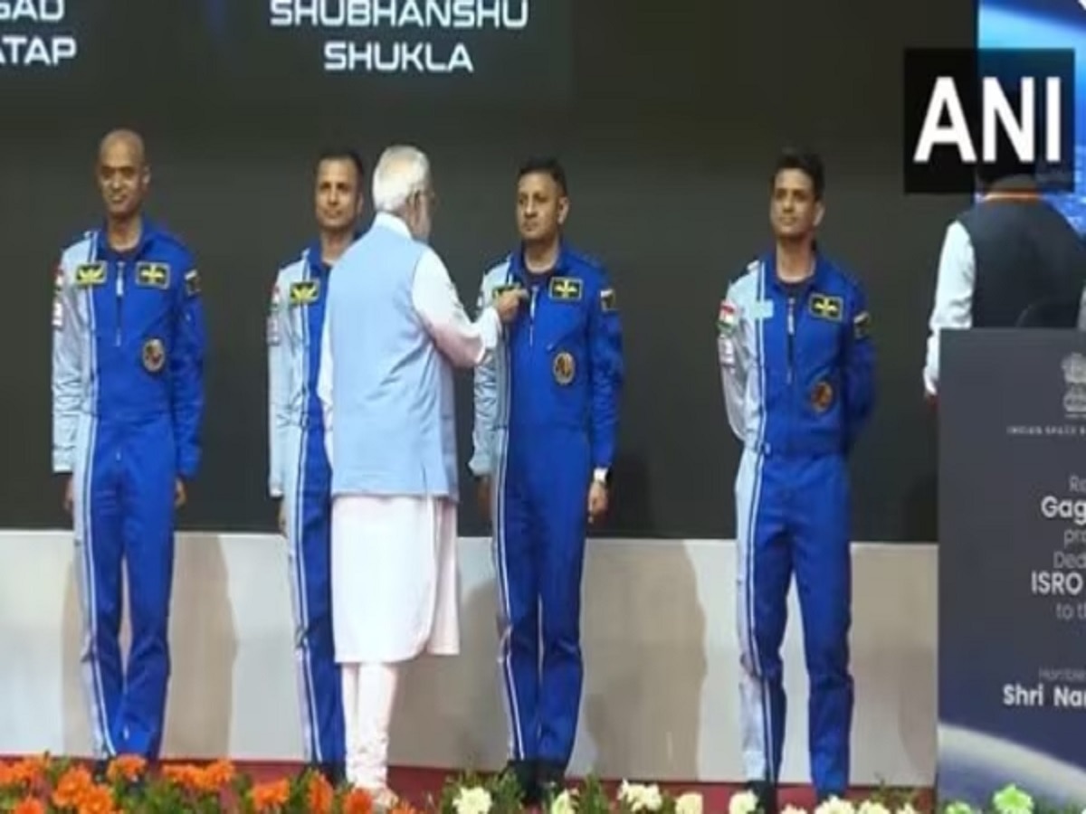 कौन हैं गगनयान मिशन के लिए चुने गए अंतरिक्ष यात्री? पीएम मोदी ने ISRO सेंटर में की घोषणा