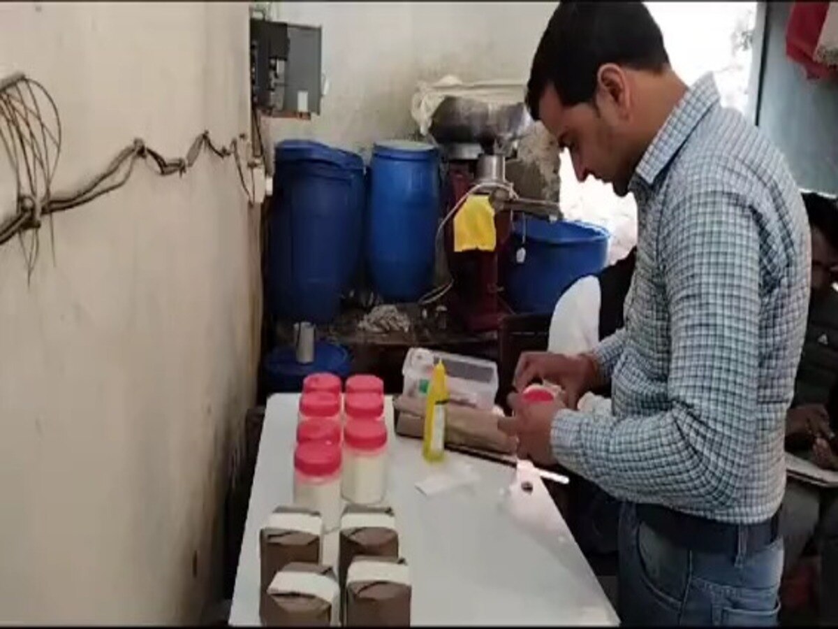 Fatehabad: फतेहाबाद के रतिया में सीएम फ्लाइंग की रेड, दूध की डेयरी पर की छापेमारी 
