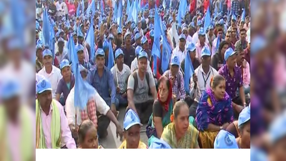 Fishermen Strike: ୬ ଦଫା ଦାବି ନେଇ ରାଜ ରାସ୍ତାରେ ମତ୍ସ୍ୟଜୀବୀଙ୍କ ଗର୍ଜନ