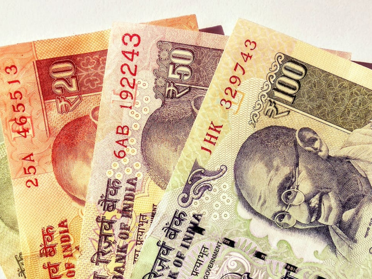 भारत में गरीबी दर में आई बड़ी गिरावट, SBI की इस रिसर्च में दावा