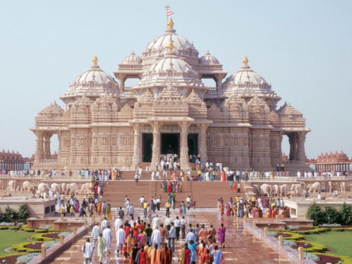 1 मार्च से भक्तों के लिए खुला अबू धाबी का भव्य हिंदू मंदिर, जानें दर्शन करने का समय