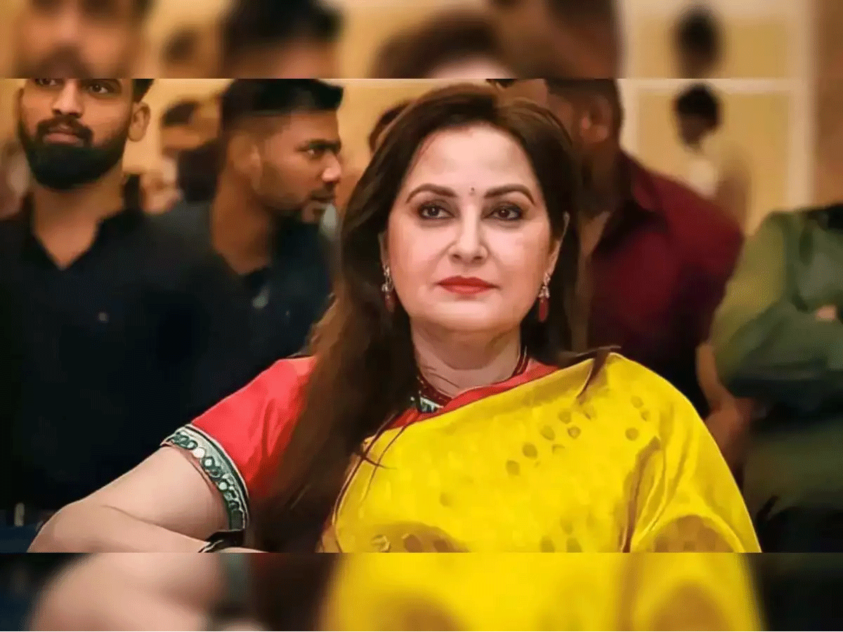 मशहूर अदाकारा जया प्रदा की बढ़ी मुश्किल, स्पेशल कोर्ट ने "फरार" घोषित किया मशहूर अदाकारा जया प्रदा की बढ़ी मुश्किल, स्पेशल कोर्ट ने "फरार" घोषित किया
