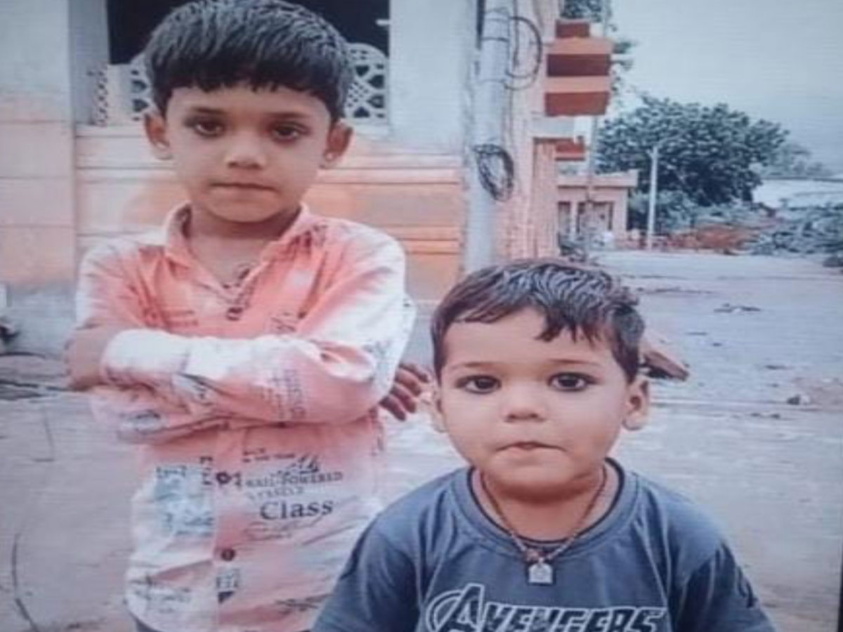 नहर के किनारे कपड़े, जूते और मोबाइल पड़े थे