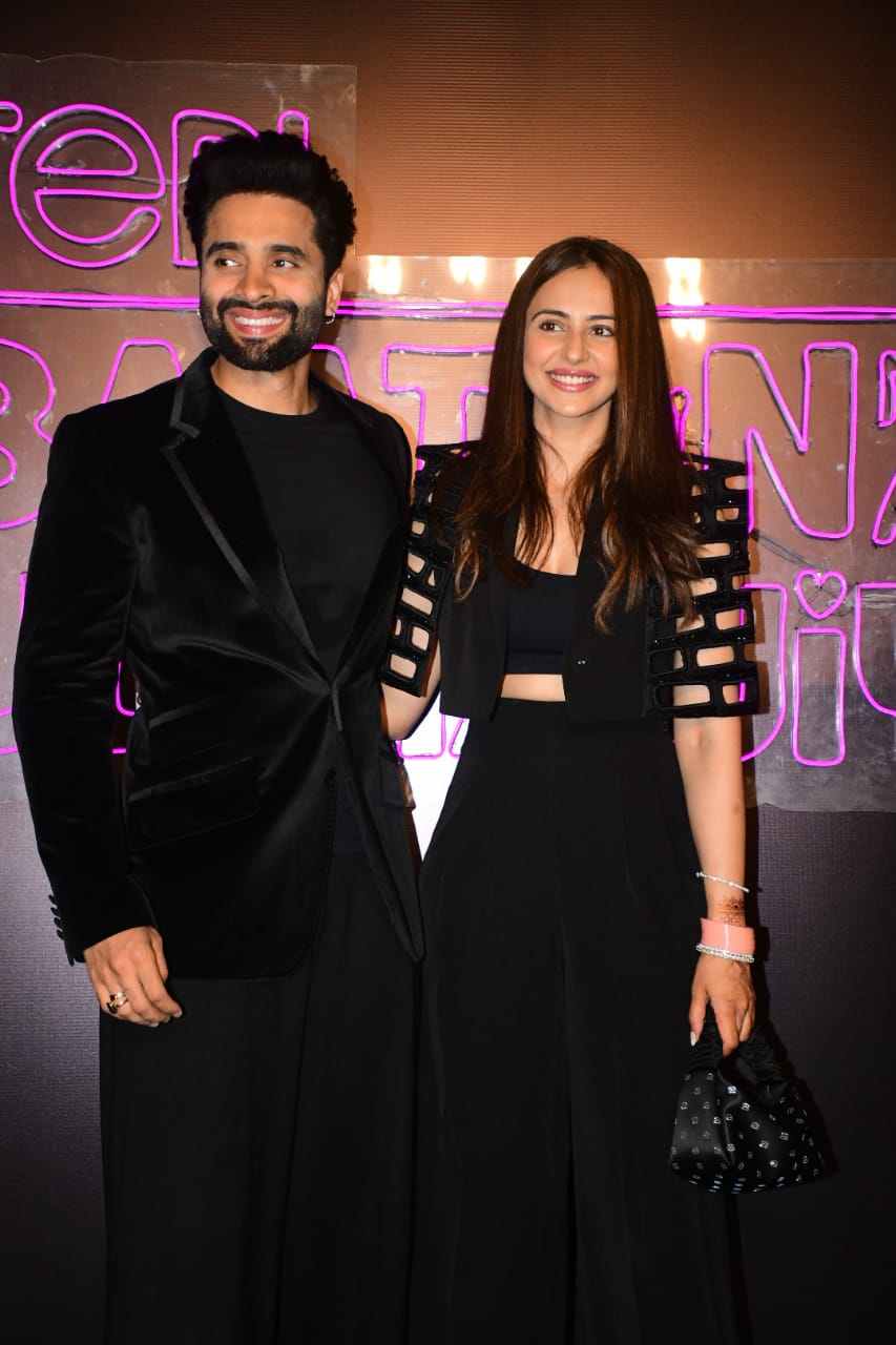 ब्लैक में की ट्विनिंग