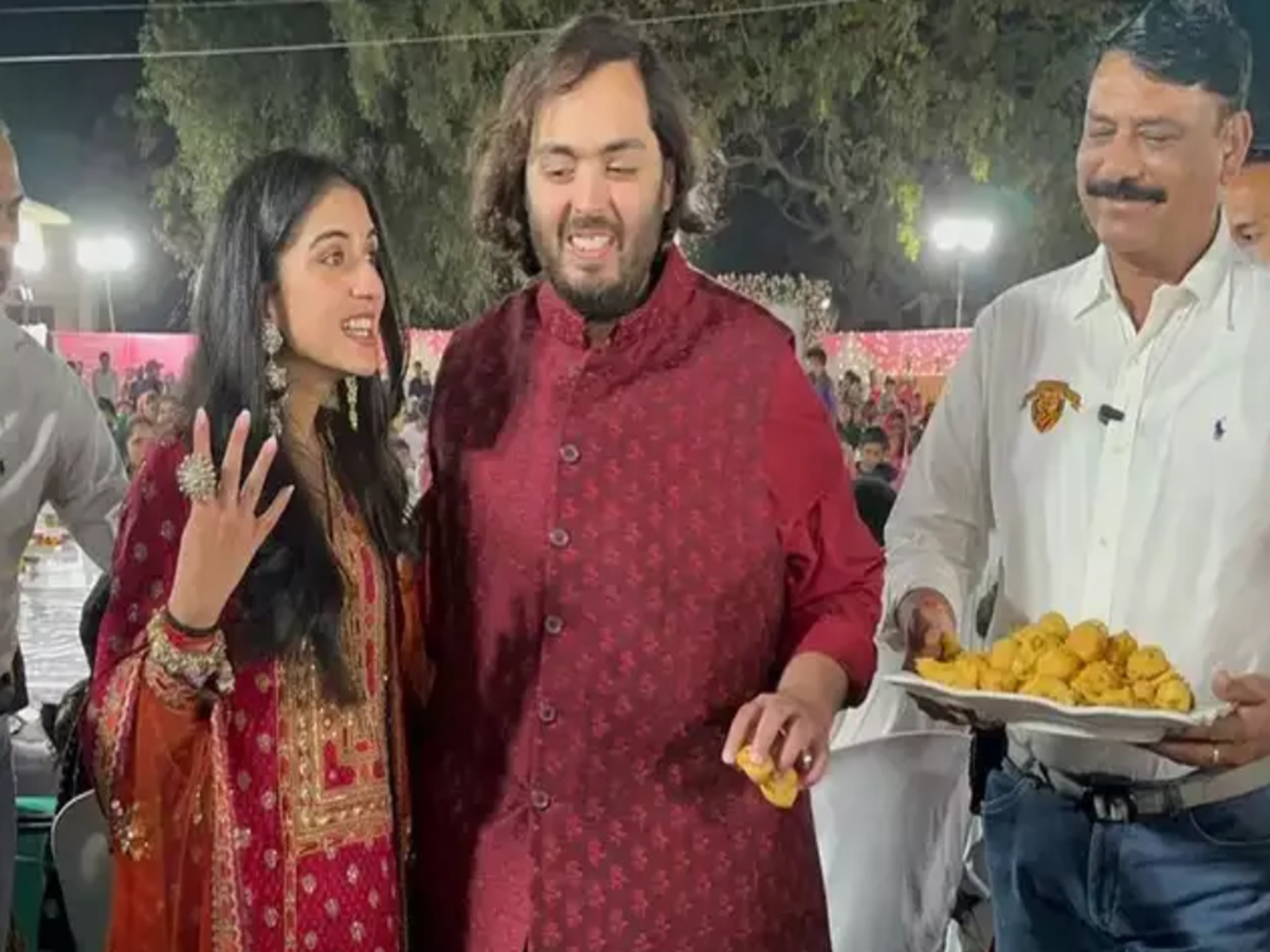 Radhika Anant Wedding: ଆରମ୍ଭ ହେଲା ବିବାହର ପ୍ରଥମ ପର୍ଯ୍ୟାୟ, ୫୧ ହଜାର ଗାଁ ଲୋକଙ୍କୁ ଅନ୍ନସେବା Radhika Anant Wedding: ଆରମ୍ଭ ହେଲା ବିବାହର ପ୍ରଥମ ପର୍ଯ୍ୟାୟ, ୫୧ ହଜାର ଗାଁ ଲୋକଙ୍କୁ ଅନ୍ନସେବା