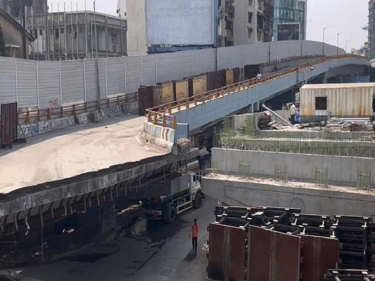 Mumbai Flyover Gap: ଫ୍ଲାଏଓଭର ପାଇଁ ଉଡିଲା ବିଏମସି ମଜାକ; ଜାଣନ୍ତୁ ପୁରା ଘଟଣାକ୍ରମ Mumbai Flyover Gap: ଫ୍ଲାଏଓଭର ପାଇଁ ଉଡିଲା ବିଏମସି ମଜାକ; ଜାଣନ୍ତୁ ପୁରା ଘଟଣାକ୍ରମ