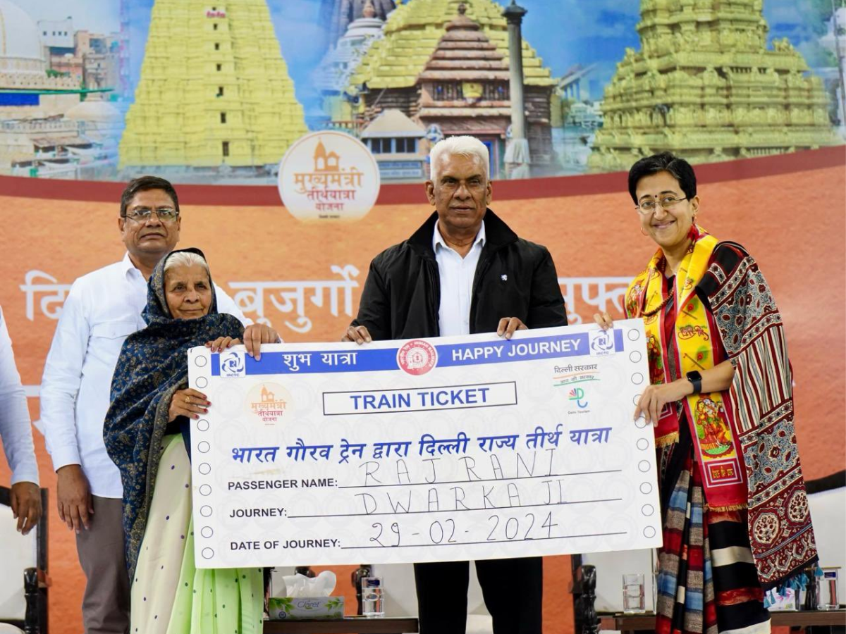 Tirth Yatra Yojana: 92वीं ट्रेन भगवान श्रीकृष्ण के धाम द्वारकाधीश के लिए हुई रवाना, आतिशी ने बुजुर्ग यात्रियों को सौंपी टिकटे Tirth Yatra Yojana: 92वीं ट्रेन भगवान श्रीकृष्ण के धाम द्वारकाधीश के लिए हुई रवाना, आतिशी ने बुजुर्ग यात्रियों को सौंपी टिकटे