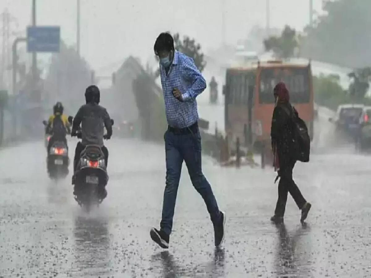 Weather Update: दिल्ली में आज तेज हवाओं के साथ बारिश के आसार, मौसम विभाग ने जारी किया ऑरेंज अलर्ट