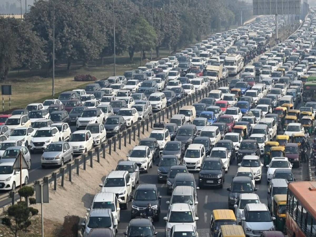 Traffic Advisory: 3 मार्च तक दिल्ली के इन रास्तों पर लगेगा भीषण जाम, निकलने से पहले पढे़ं ट्रैफिक एडवाइजरी