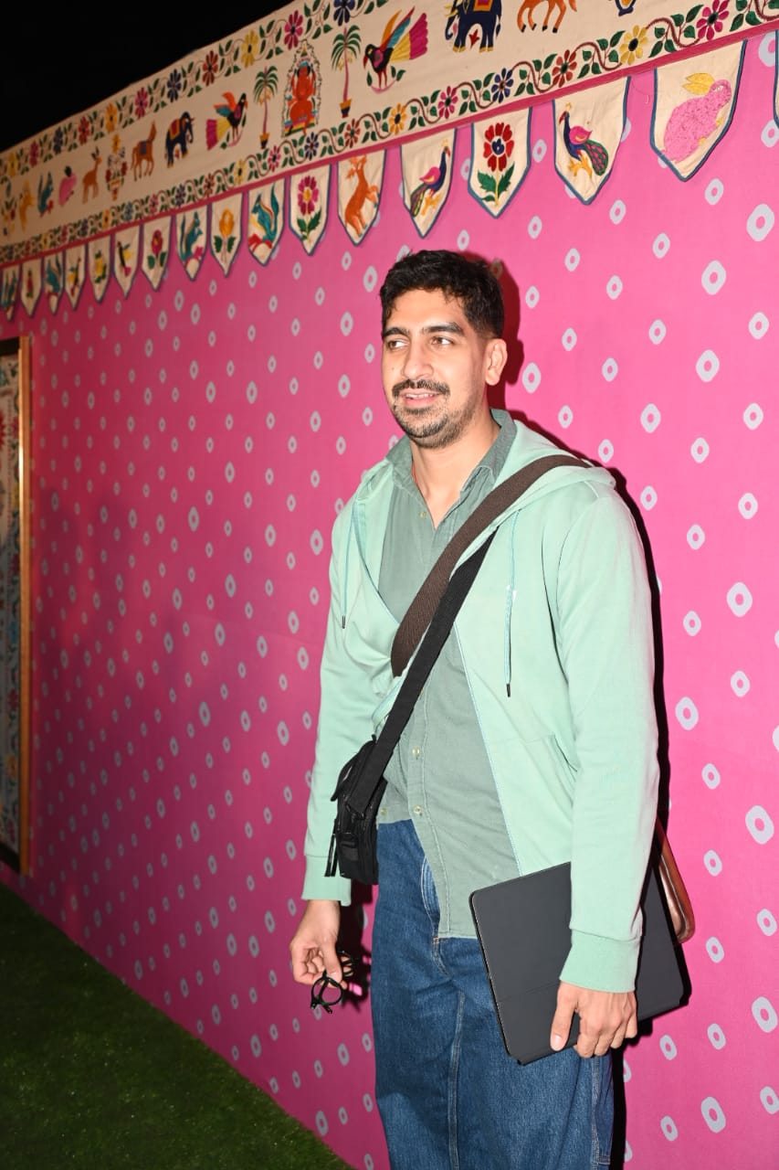 Anant-Radhika के प्री-वेडिंग फंक्शन के लिए रानी मुखर्जी, एटली सहित पहुंचे कई सितारे, जामनगर एयरपोर्ट पर लगा जमावड़ा 25 अयान मुखर्जी