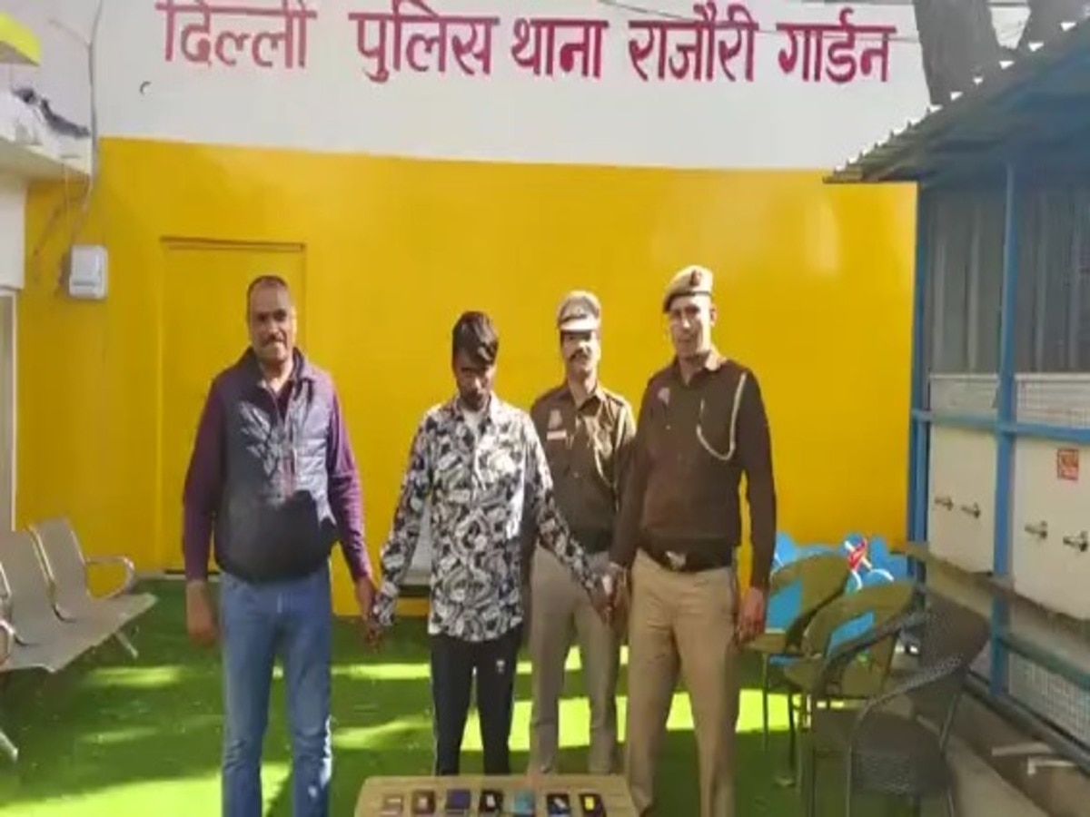 Rajouri Garden: राजौरी गार्डन थाने की पुलिस टीम ने शातिर स्नैचर को किया गिरफ्तार, बरामद किए 6 महंगे फोन 