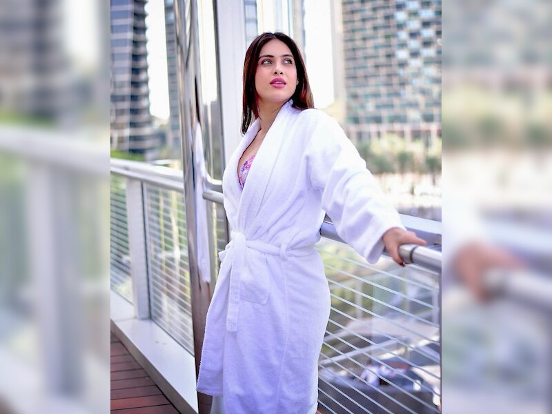 लाइमलाइट में रहती हैं अदाकारा