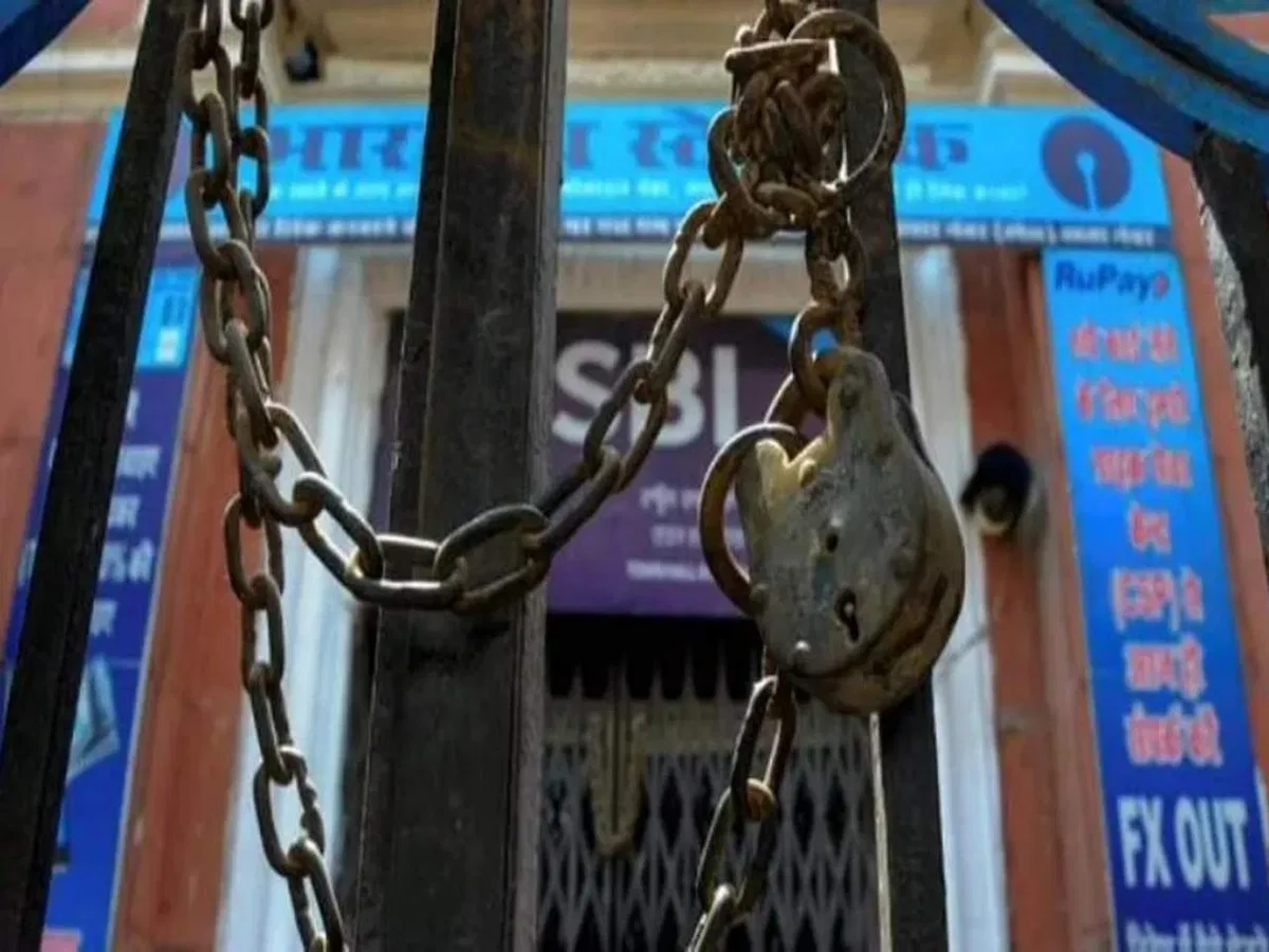 बैंक कर्मचारियों को हफ्ते में दो दिन छुट्टी और सैलरी में बंपर इजाफा दे सकती है सरकारः रिपोर्ट