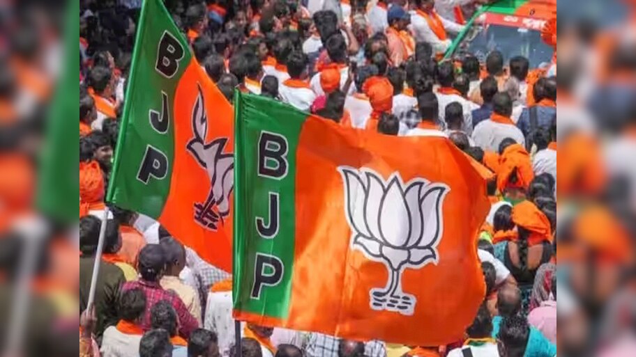 BJP Candidate List: BJP ने पहली लिस्ट में उत्तर प्रदेश से 51 उम्मीदवारों का किया ऐलान, जानें किसे कहां से मिला टिकट