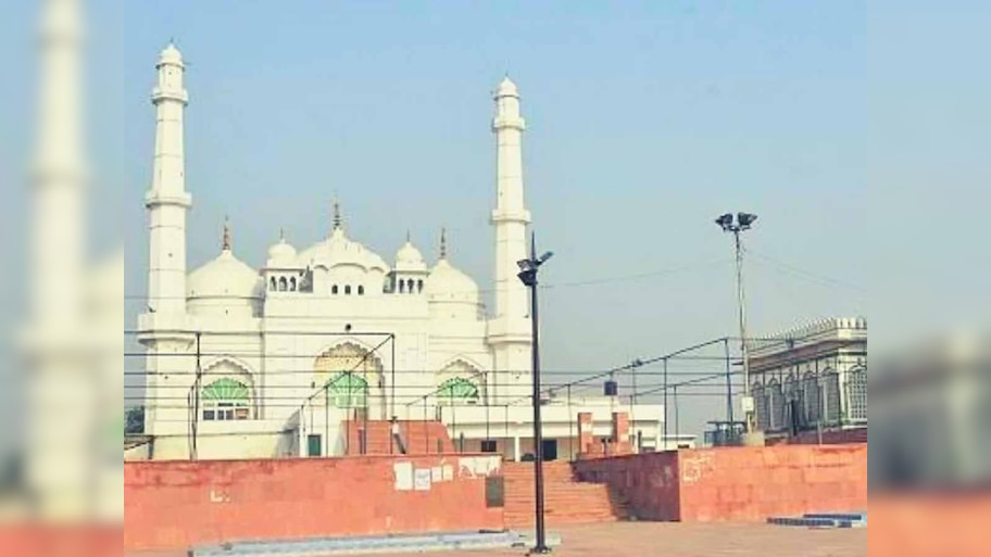 वक्फ ट्रिब्यूनल में सुना जाए टीले वाली मस्जिद का मामला; सुन्नी वक्फ बोर्ड ने लगाई अर्जी