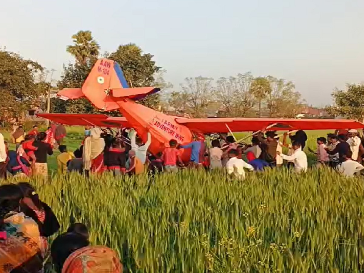 Gaya Aircraft News: कंचनपुर गांव में क्रैश हुआ सेना का माइक्रो एयरक्राफ्ट, मौके पर पहुंचे आर्मी के जवान