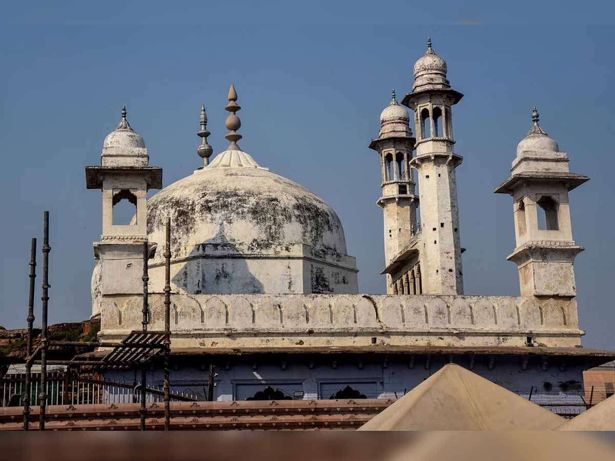 Gyanvapi Case: मंदिर ट्रस्ट ने ज्ञानवापी मस्जिद के तहखाने की मरम्मत और नमाजियों को रोकने की मांग की Gyanvapi Case: मंदिर ट्रस्ट ने ज्ञानवापी मस्जिद के तहखाने की मरम्मत और नमाजियों को रोकने की मांग की