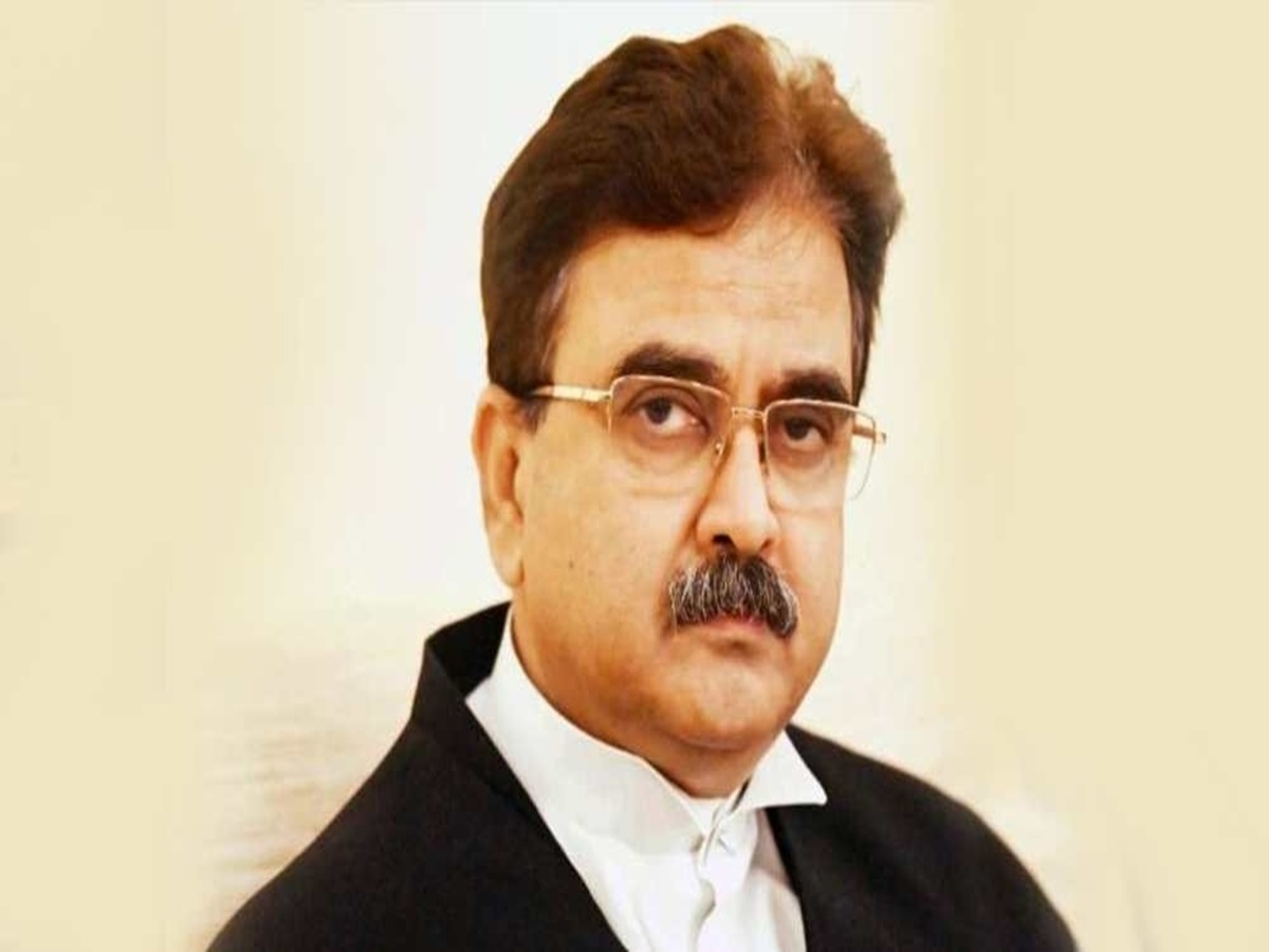 Calcutta High Court: ବିଜେପିରେ ଯୋଗଦେବେ ଜଷ୍ଟିସ ଗଙ୍ଗୋପାଧ୍ୟାୟ, ଏହି LS ଆସନରୁ ଲଢ଼ିବେ ନିର୍ବାଚନ Calcutta High Court: ବିଜେପିରେ ଯୋଗଦେବେ ଜଷ୍ଟିସ ଗଙ୍ଗୋପାଧ୍ୟାୟ, ଏହି LS ଆସନରୁ ଲଢ଼ିବେ ନିର୍ବାଚନ