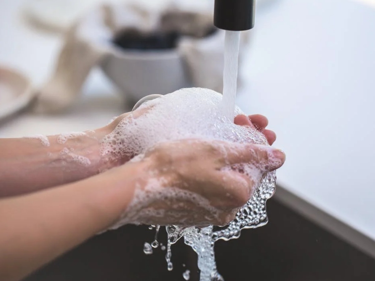 अमेरिका की इस महिला को है दुलर्भ बीमारी, पानी की एक बूंद से भी लगता है डर